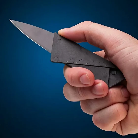 Πτυσσόμενο μαχαίρι σε σχήμα κάρτας